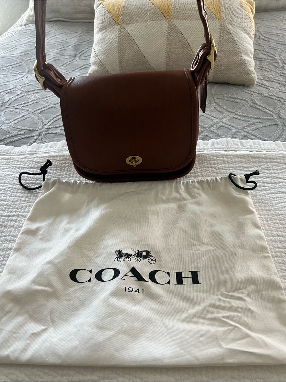 Vintage Coach  Chestnut Brown Leather Saddle Crossbody with Gold Turnlock - Picture 7 of 7